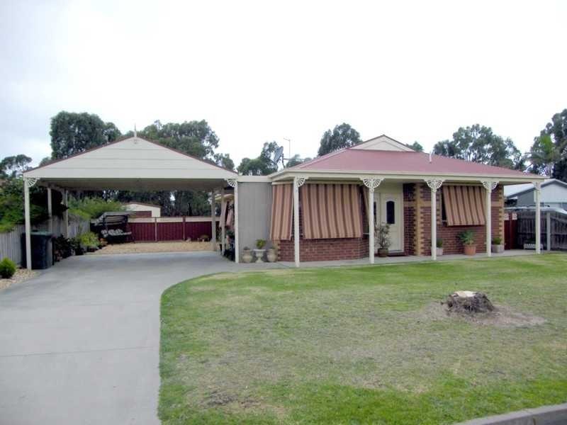 16 Waratah Avenue, Paynesville VIC 3880