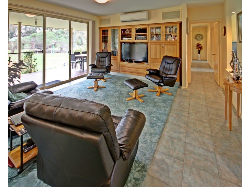 12 Boyd Court, Eagle Point VIC 3878