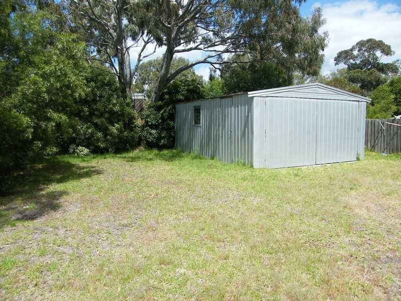 19 Fifth Parade, Raymond Island VIC 3880