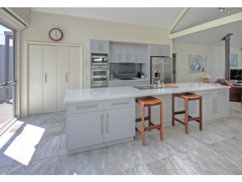 77 Newlands Drive, Paynesville VIC 3880