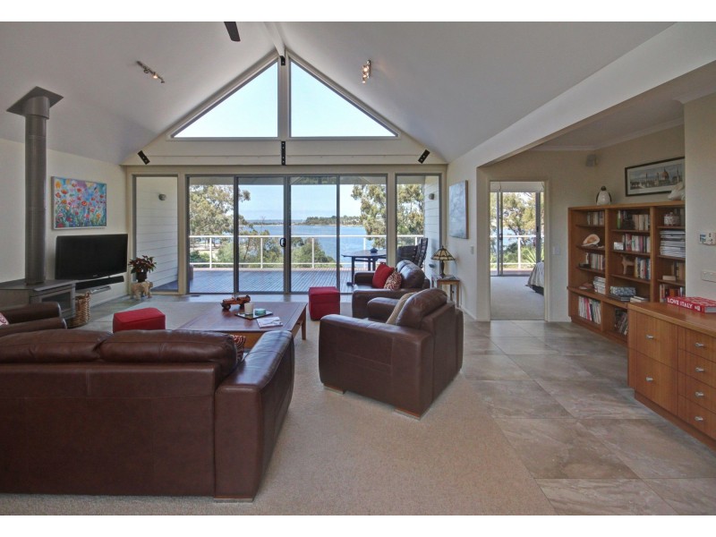 77 Newlands Drive, Paynesville VIC 3880