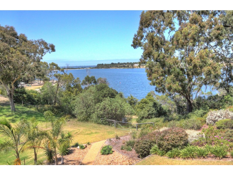 77 Newlands Drive, Paynesville VIC 3880