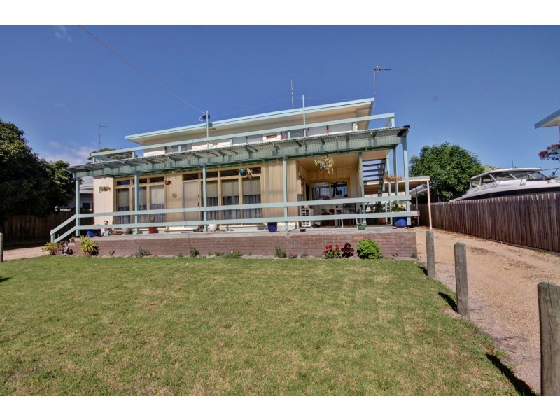 24 Mcmillan Grove, Paynesville VIC 3880