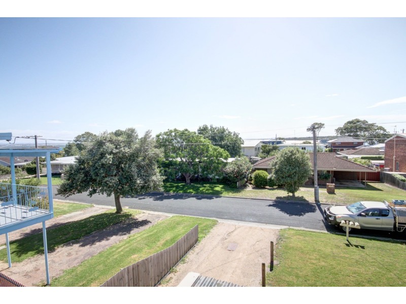 24 Mcmillan Grove, Paynesville VIC 3880