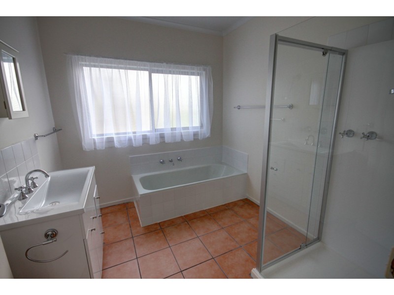 10 Millicent St, Eagle Point VIC 3878