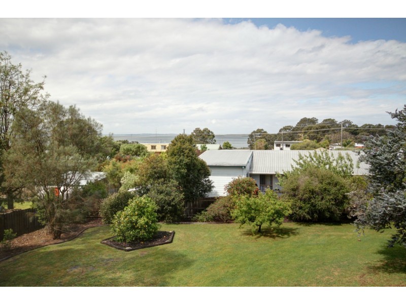 10 Millicent St, Eagle Point VIC 3878