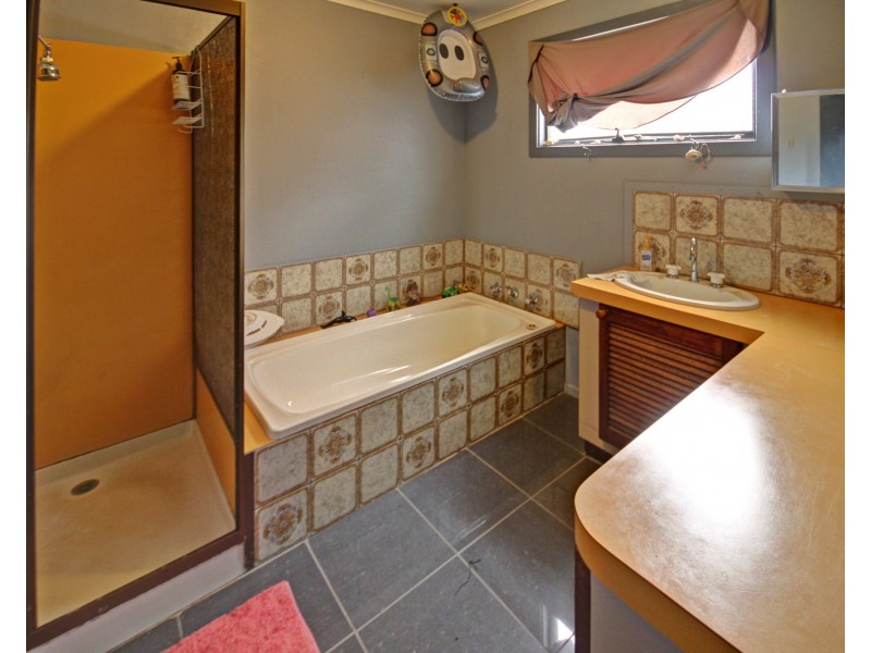 122 Newlands Dr, Paynesville VIC 3880
