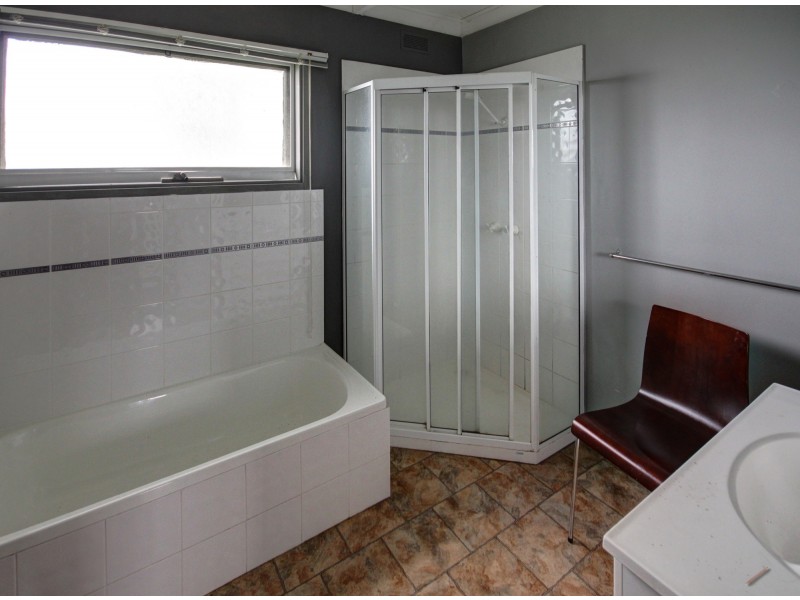 8 Waverley Ct, Paynesville VIC 3880