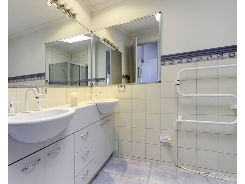 61 Newlands Dr, Paynesville VIC 3880