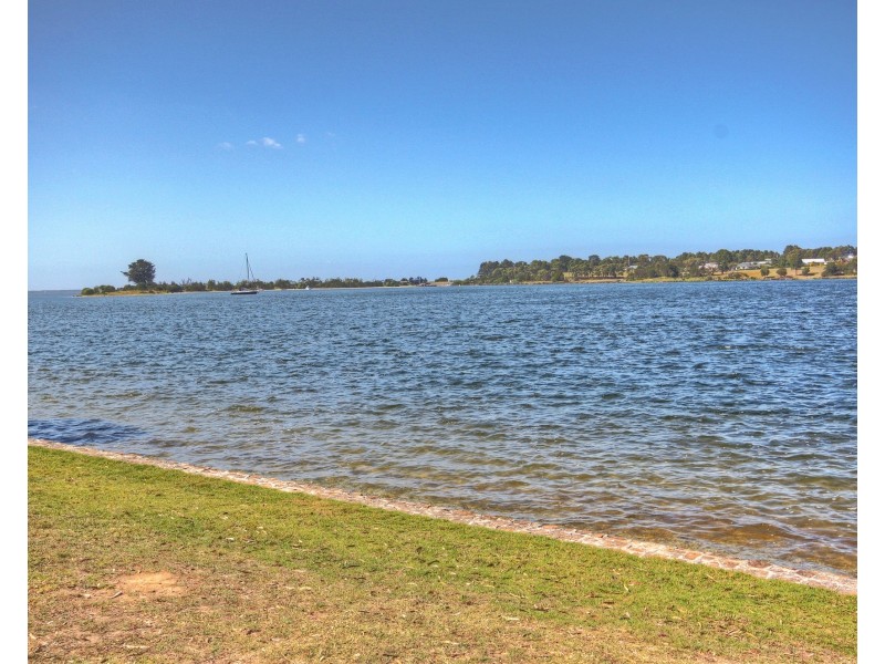 61 Newlands Dr, Paynesville VIC 3880