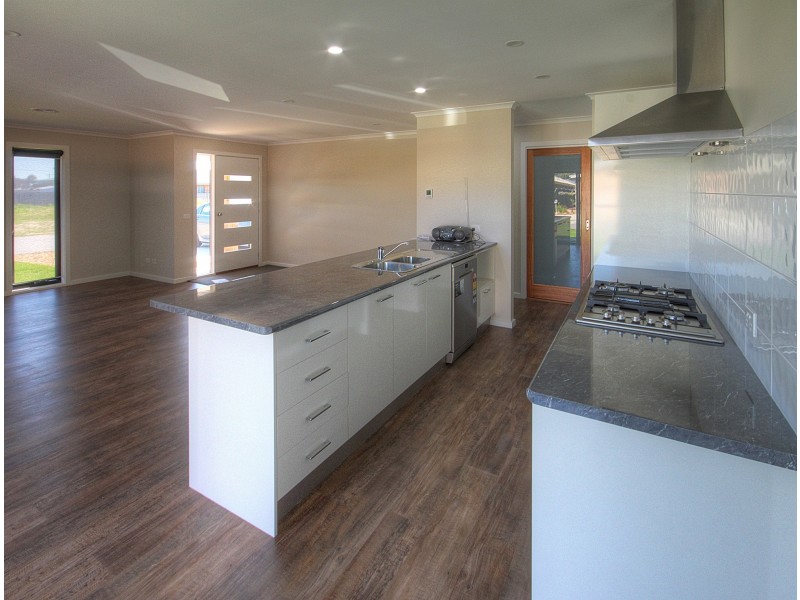3 Eaton Place, Paynesville VIC 3880