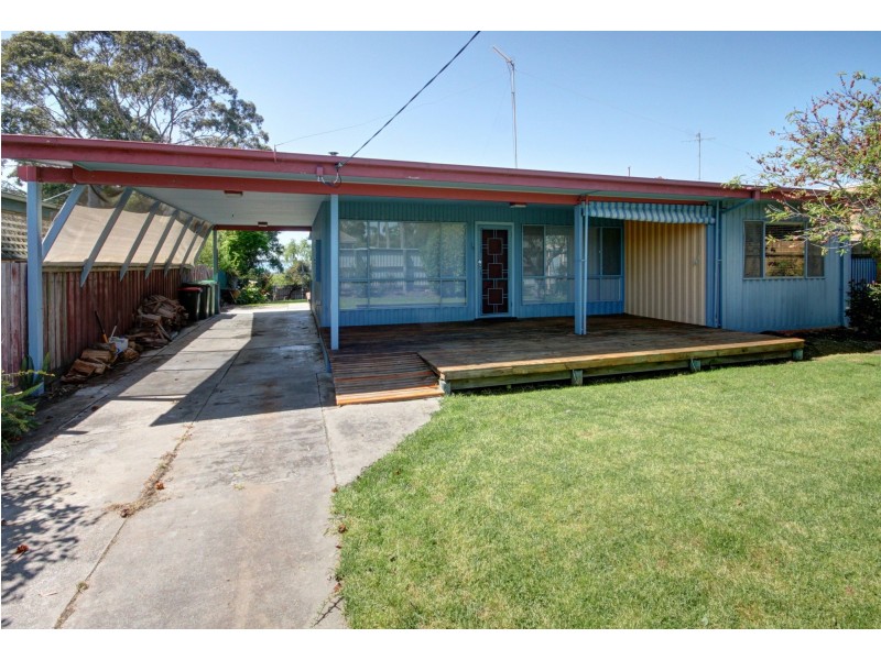 19 Bay Rd, Eagle Point VIC 3878