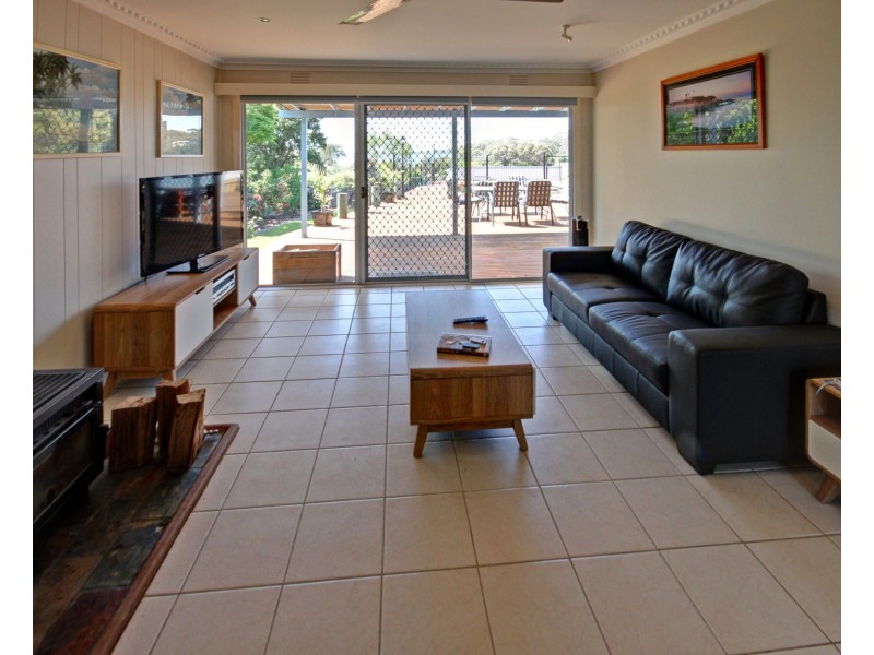 19 Bay Rd, Eagle Point VIC 3878