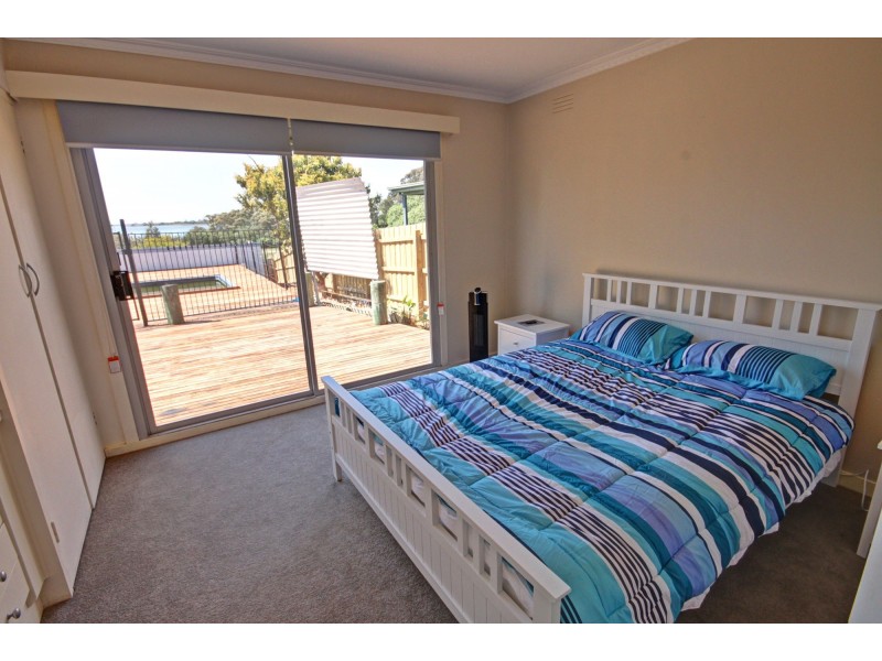 19 Bay Rd, Eagle Point VIC 3878