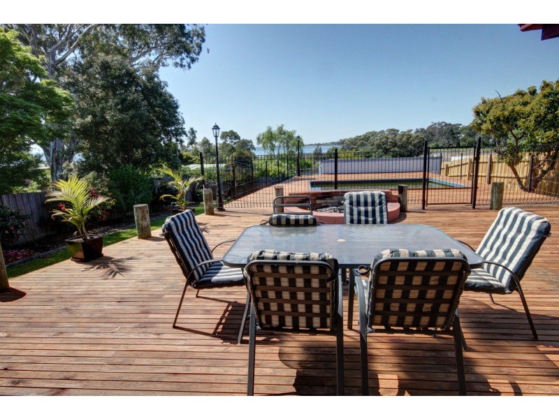 19 Bay Rd, Eagle Point VIC 3878