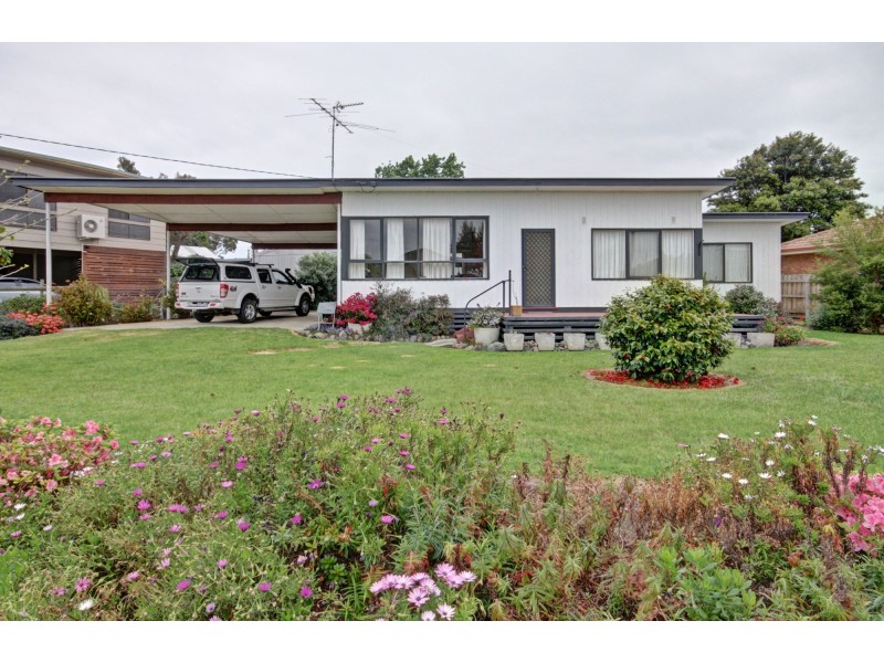 18 Mcmillan Gr, Paynesville VIC 3880