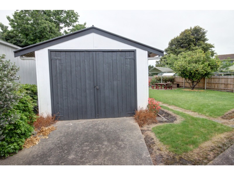18 Mcmillan Gr, Paynesville VIC 3880