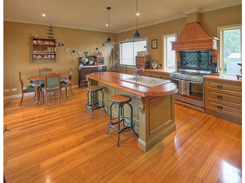 202 Newlands Dr, Paynesville VIC 3880