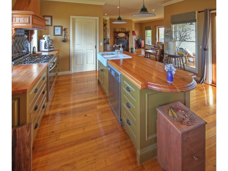 202 Newlands Dr, Paynesville VIC 3880