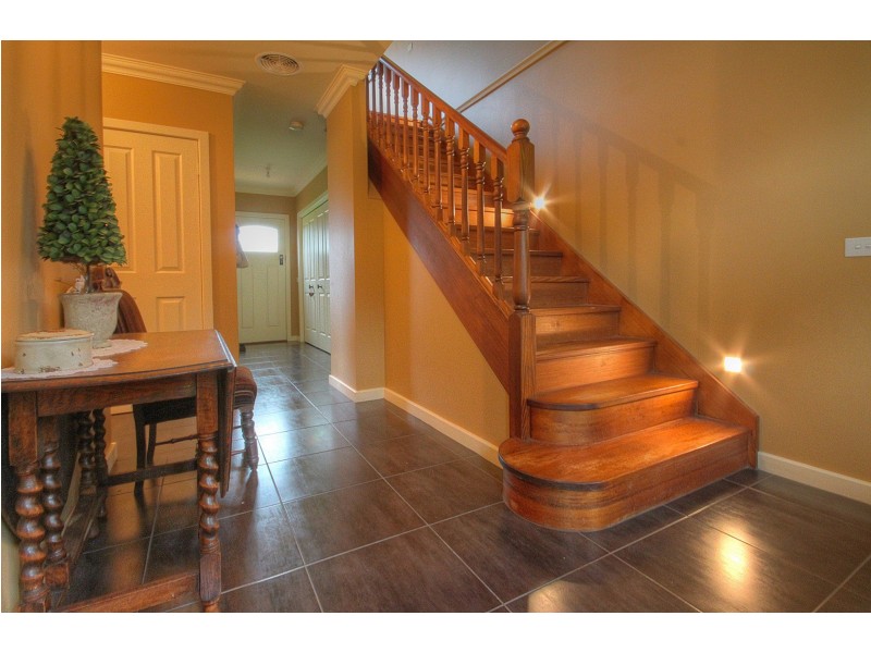 202 Newlands Dr, Paynesville VIC 3880