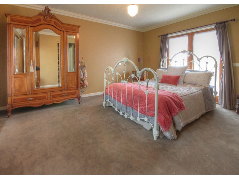 202 Newlands Dr, Paynesville VIC 3880