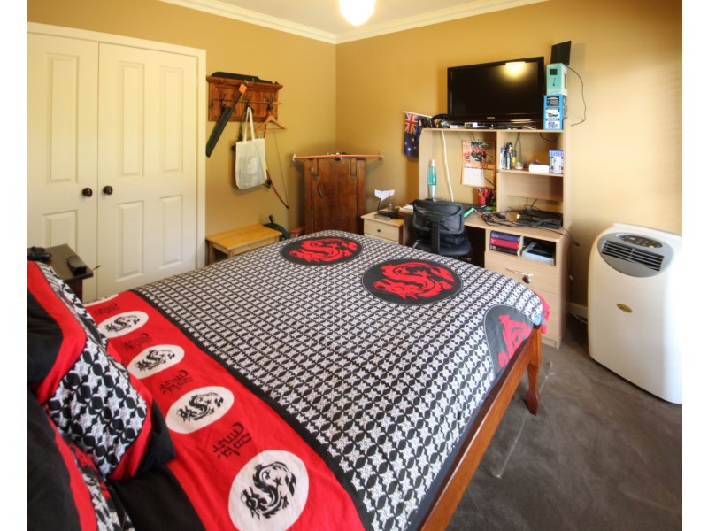 202 Newlands Dr, Paynesville VIC 3880