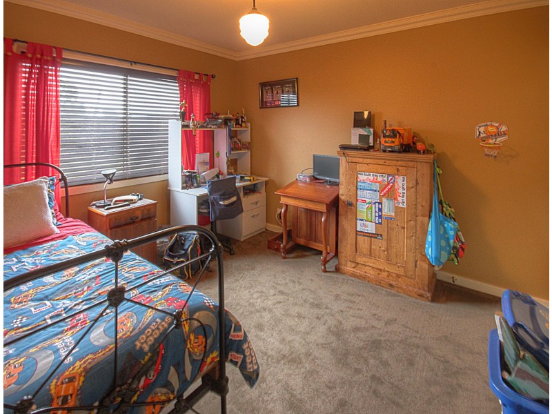 202 Newlands Dr, Paynesville VIC 3880