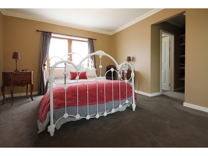 202 Newlands Dr, Paynesville VIC 3880