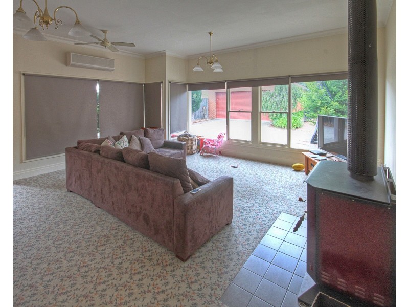 17 Bent St, Bairnsdale VIC 3875