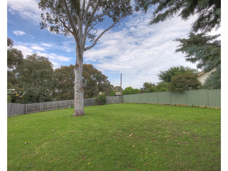 17 Bent St, Bairnsdale VIC 3875