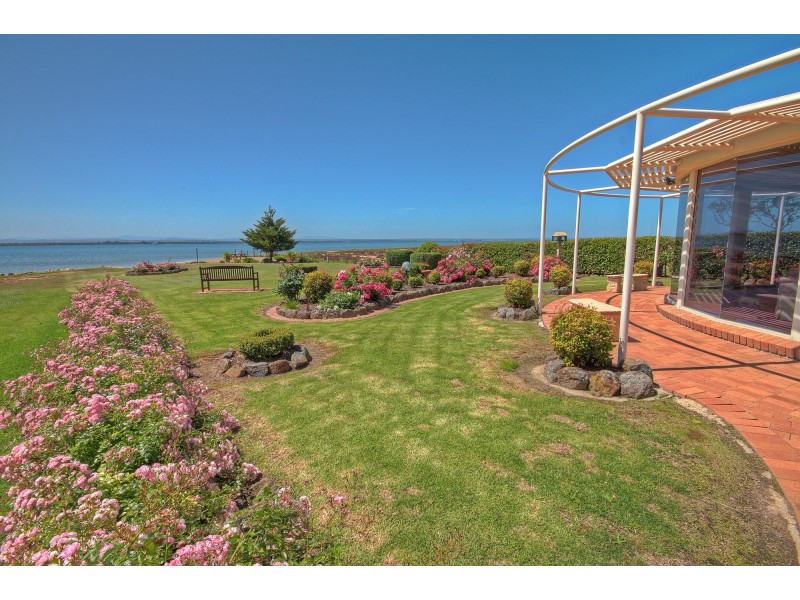 227 Bay Rd, Eagle Point VIC 3878