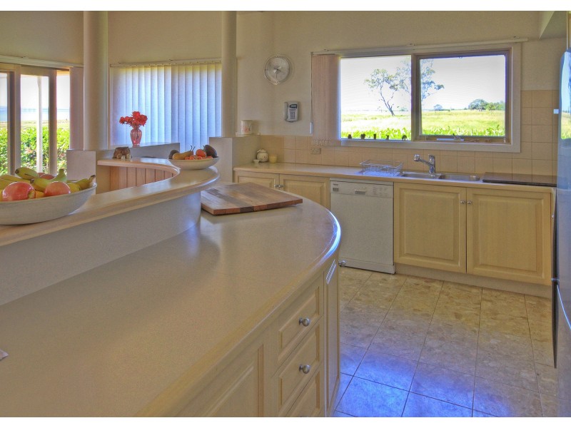 227 Bay Rd, Eagle Point VIC 3878