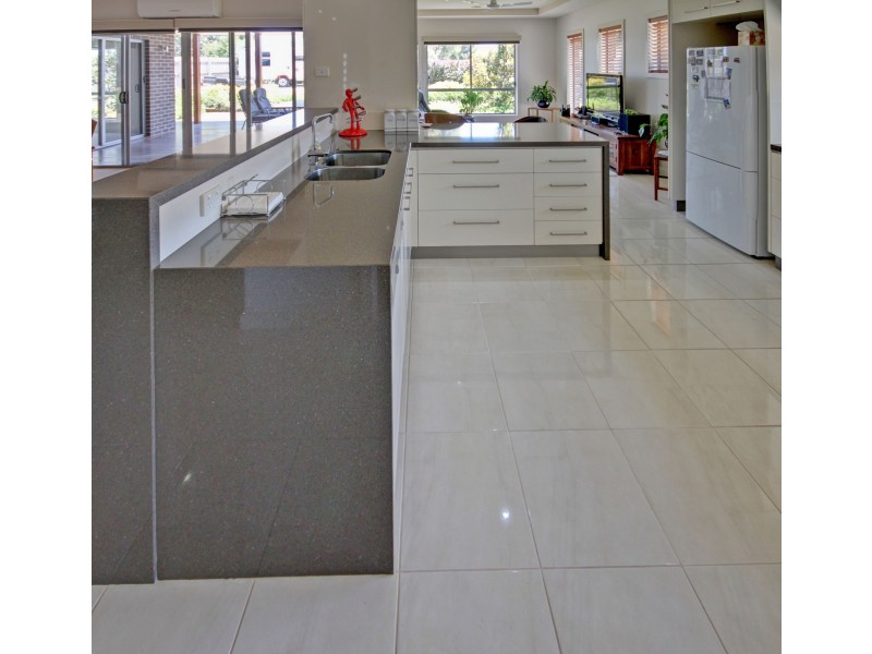 97 Gatehouse Dr, Eastwood VIC 3875