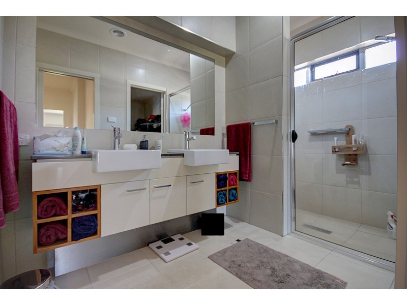 97 Gatehouse Dr, Eastwood VIC 3875