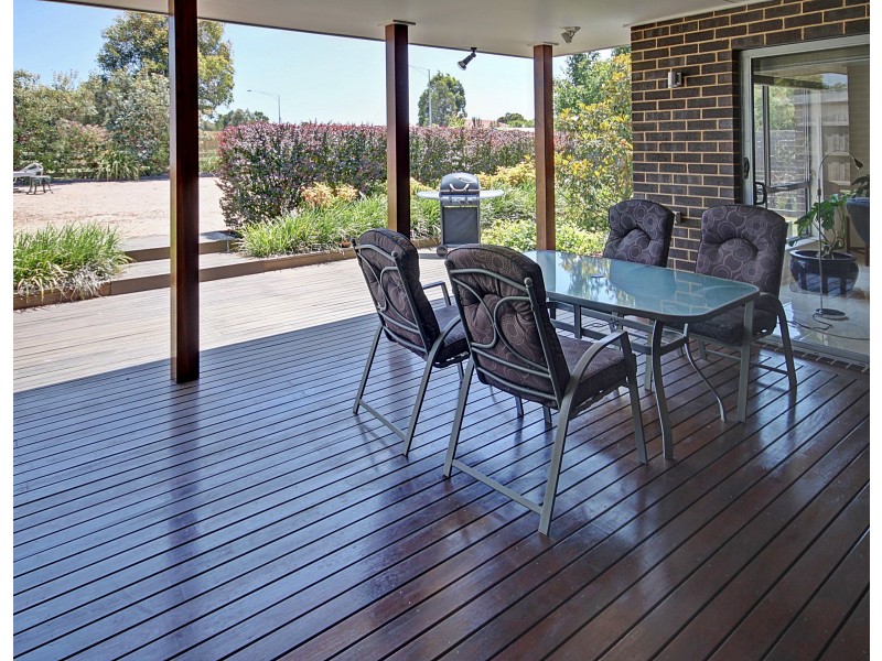 97 Gatehouse Dr, Eastwood VIC 3875