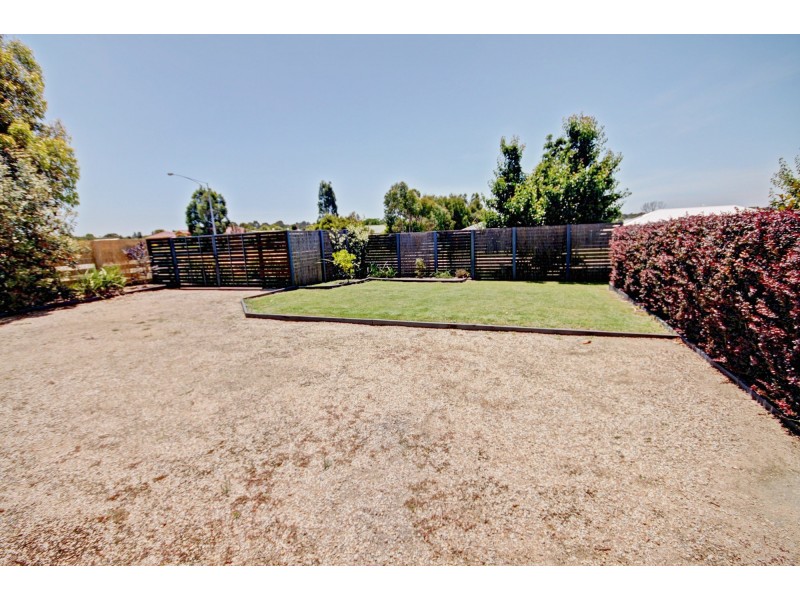 97 Gatehouse Dr, Eastwood VIC 3875