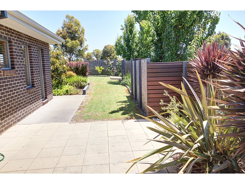 97 Gatehouse Dr, Eastwood VIC 3875