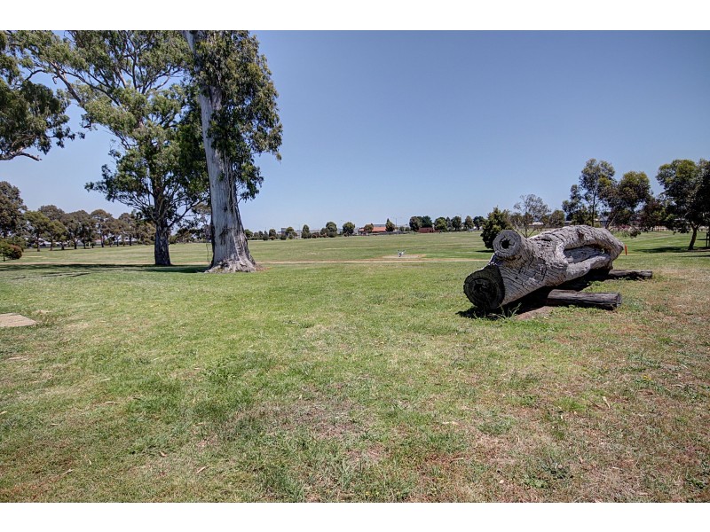 97 Gatehouse Dr, Eastwood VIC 3875