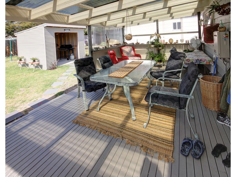 27 Currawong Cl, Raymond Island VIC 3880