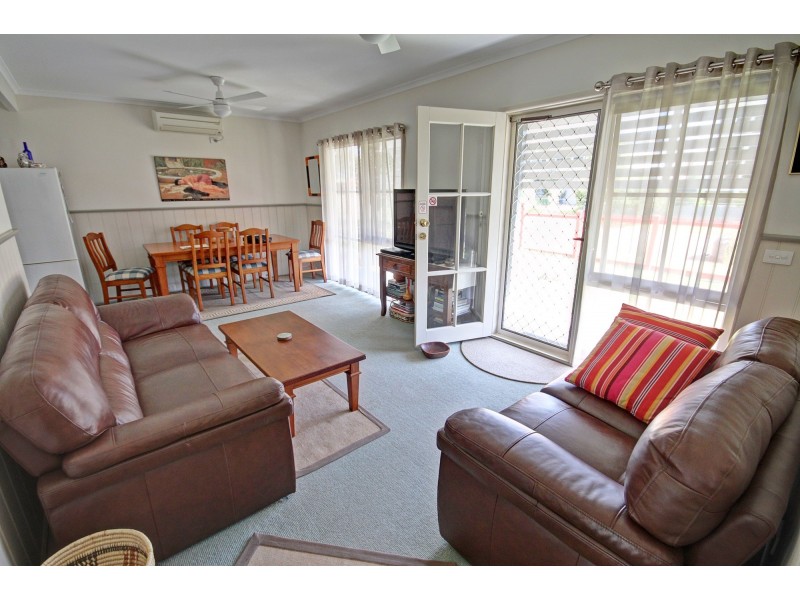 27 Currawong Cl, Raymond Island VIC 3880