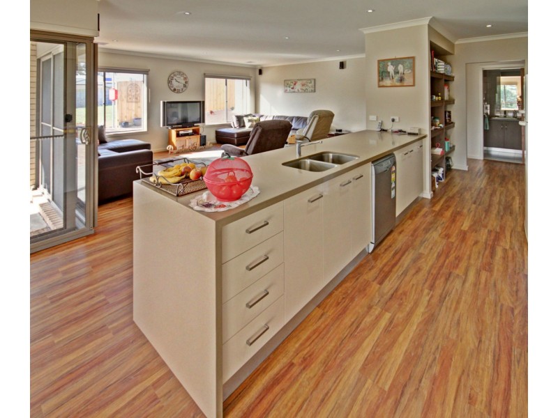 45 Lorimer Drive, Bairnsdale VIC 3875