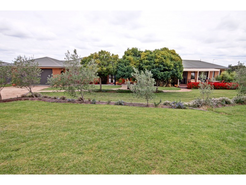 25 William Ct, Bairnsdale VIC 3875