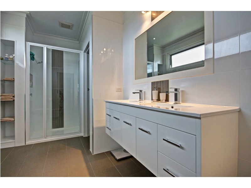 1 Driftwood Cl, Paynesville VIC 3880