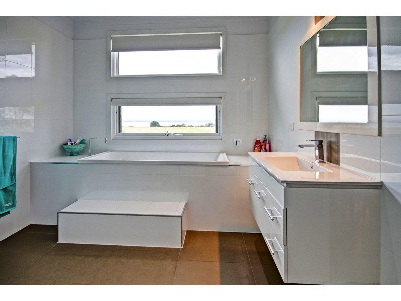 1 Driftwood Cl, Paynesville VIC 3880