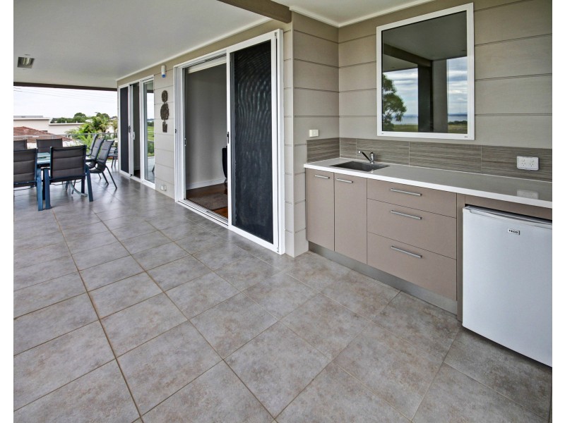 1 Driftwood Cl, Paynesville VIC 3880