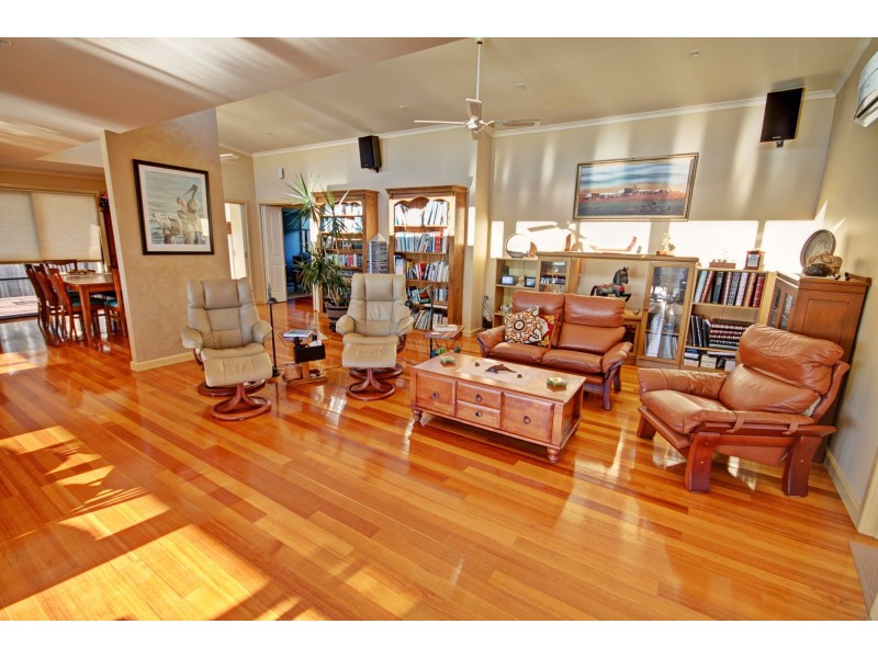 56 Fullarton Dr, Paynesville VIC 3880