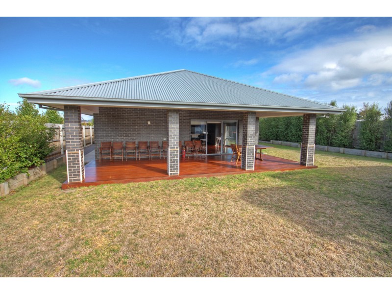 30 May Park Dr, Paynesville VIC 3880