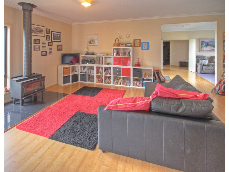 6 Basstian Court, Eagle Point VIC 3878