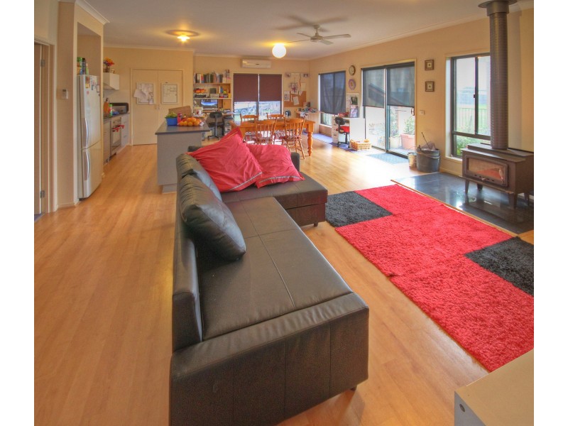 6 Basstian Court, Eagle Point VIC 3878