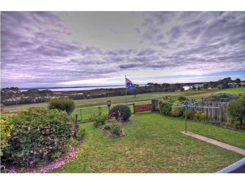 32 Fullarton Dr, Paynesville VIC 3880